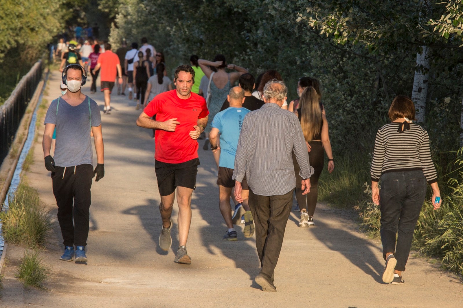 Las calles van notando cada vez más afluencia con las salidas permitidas dentro de la desescalada