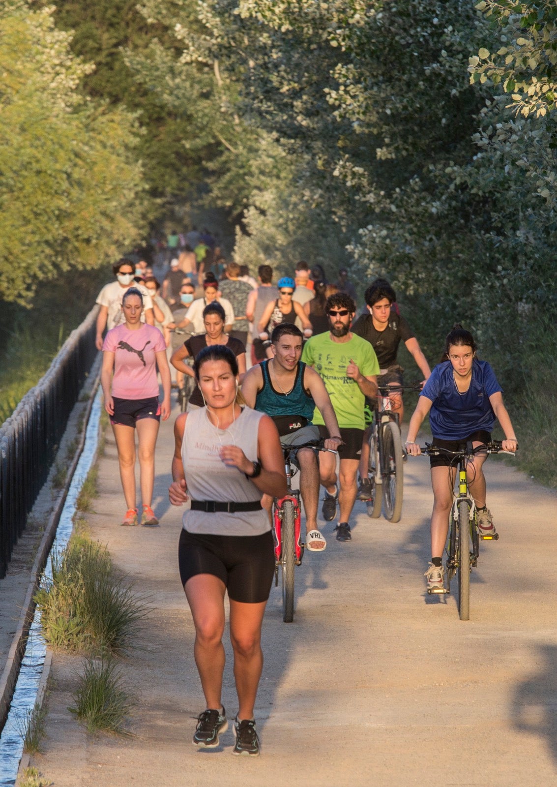 Las calles van notando cada vez más afluencia con las salidas permitidas dentro de la desescalada