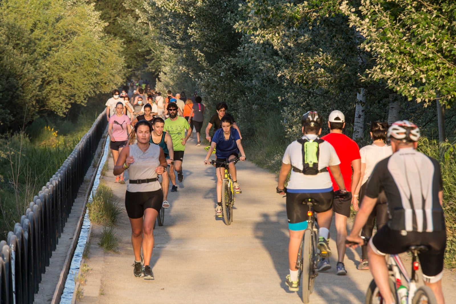 Las calles van notando cada vez más afluencia con las salidas permitidas dentro de la desescalada