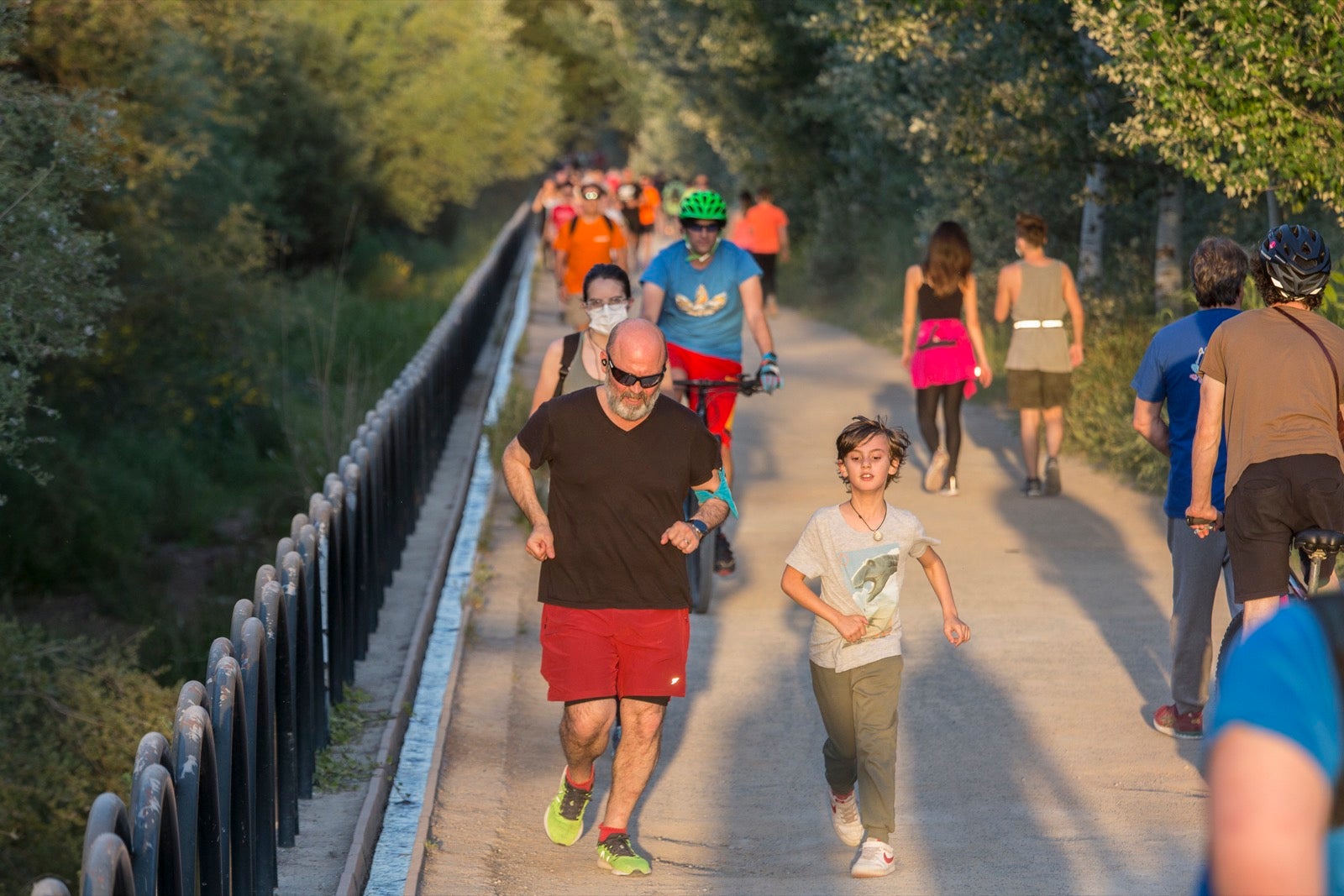 Las calles van notando cada vez más afluencia con las salidas permitidas dentro de la desescalada