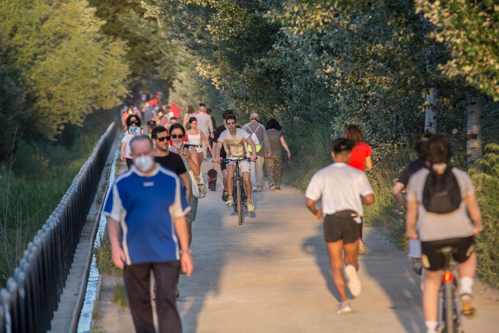 Las calles van notando cada vez más afluencia con las salidas permitidas dentro de la desescalada