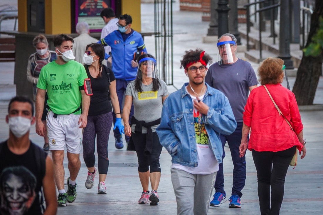 Las calles van notando cada vez más afluencia con las salidas permitidas dentro de la desescalada