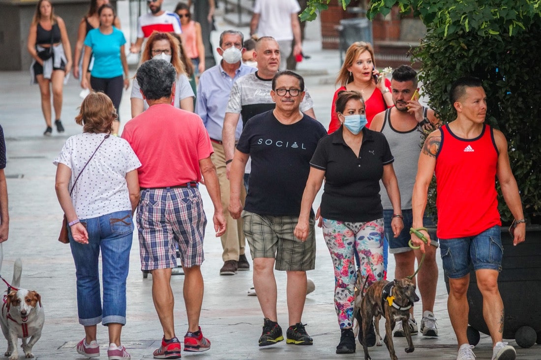 Las calles van notando cada vez más afluencia con las salidas permitidas dentro de la desescalada