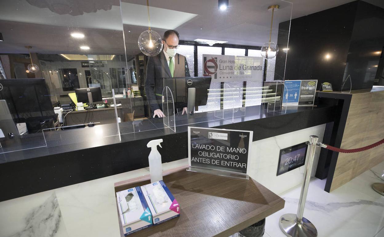 Andalucía denuncia que las empresas turísticas que quieran sello «Covid Free» tendrán que pagar entre 500 y 3.000 euros