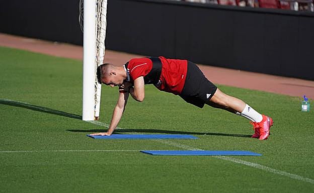 Rubén Enri trabaja duro para gozar de minutos. 
