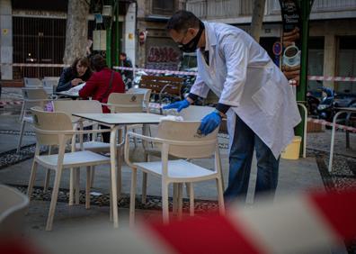 Imagen secundaria 1 - Solo algunos negocios se decidieron a dar el gran paso el primer día de la fase 1. 