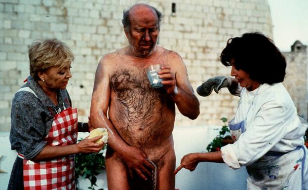 Imagen principal - Michel Piccoli junto a Amparo Soler Leal y Concha Velasco en 'París Tombuctú', en 'La gran comilona' y con Brigitte Bardot en 'El desprecio'.