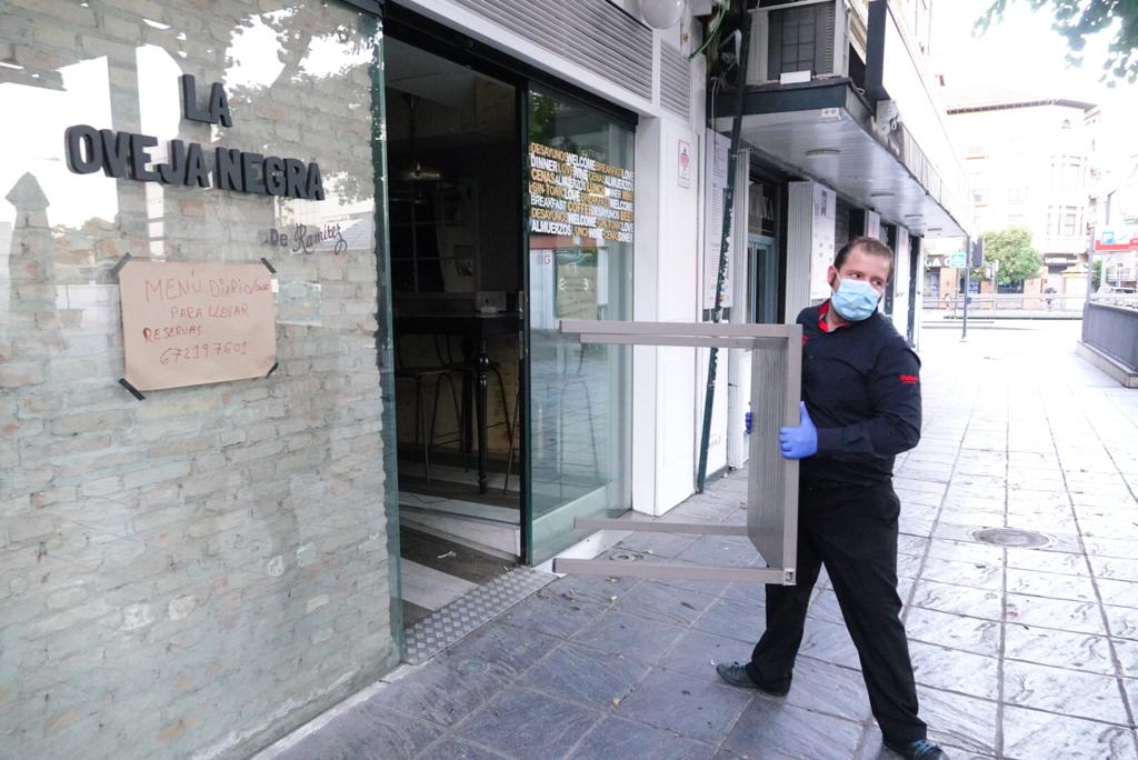 Fotos: Así se vive en Granada el primer día en la Fase 1