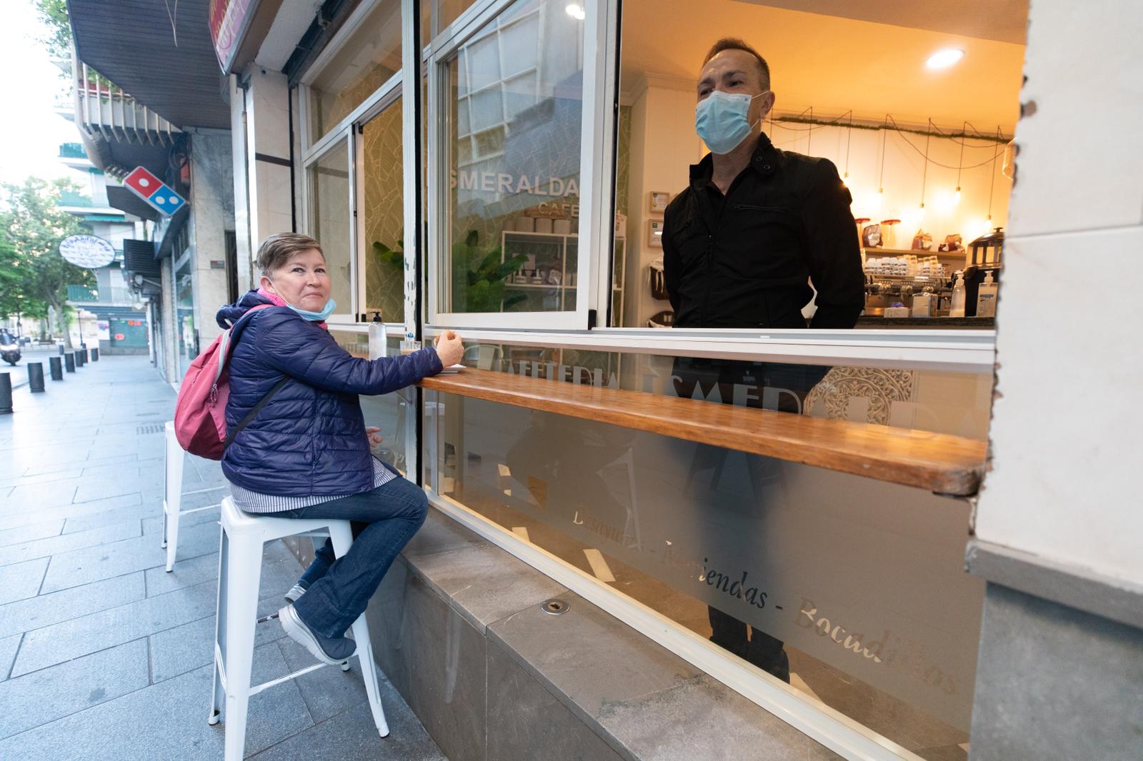 Fotos: Así se vive en Granada el primer día en la Fase 1