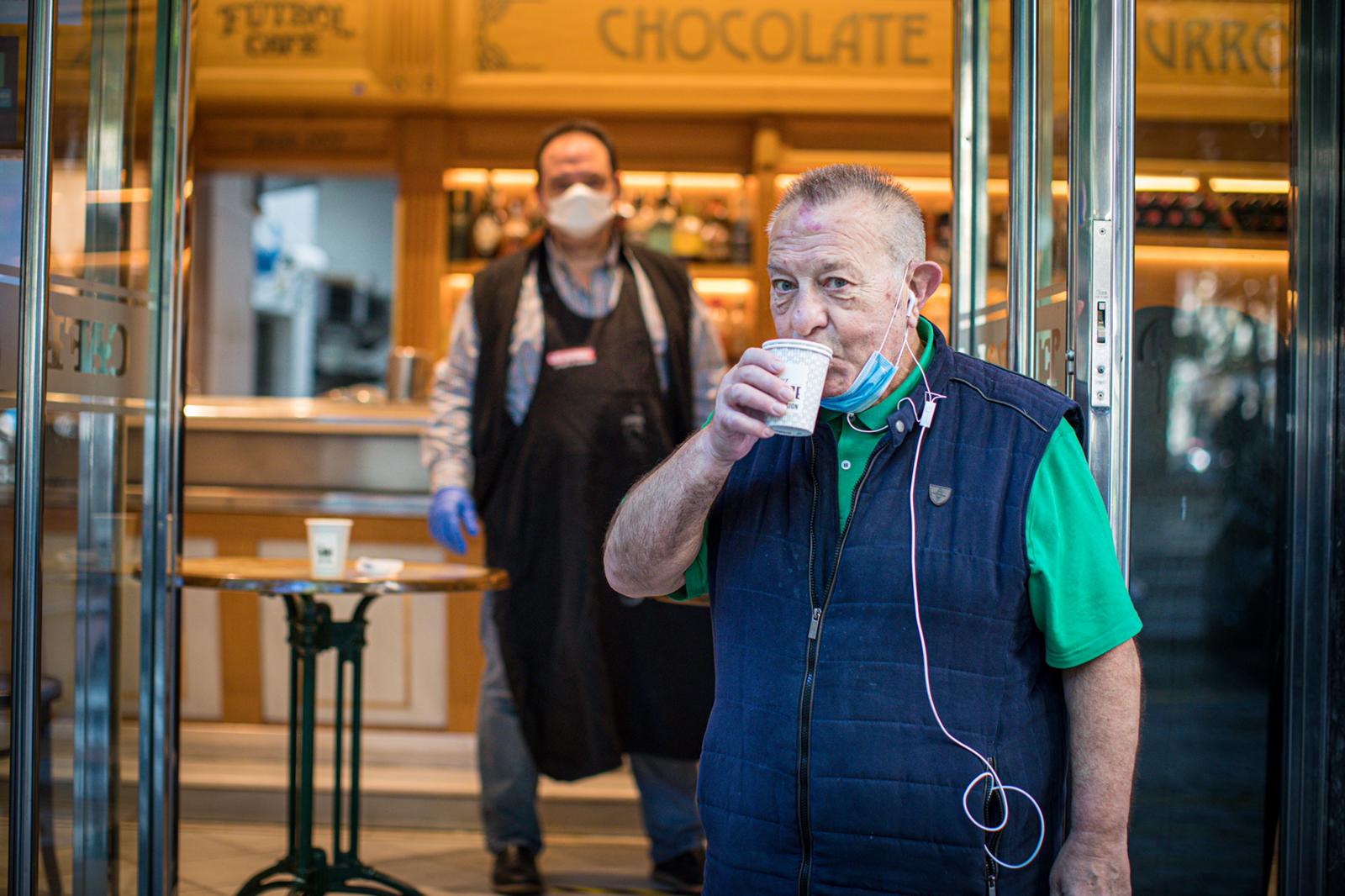 Fotos: Así se vive en Granada el primer día en la Fase 1