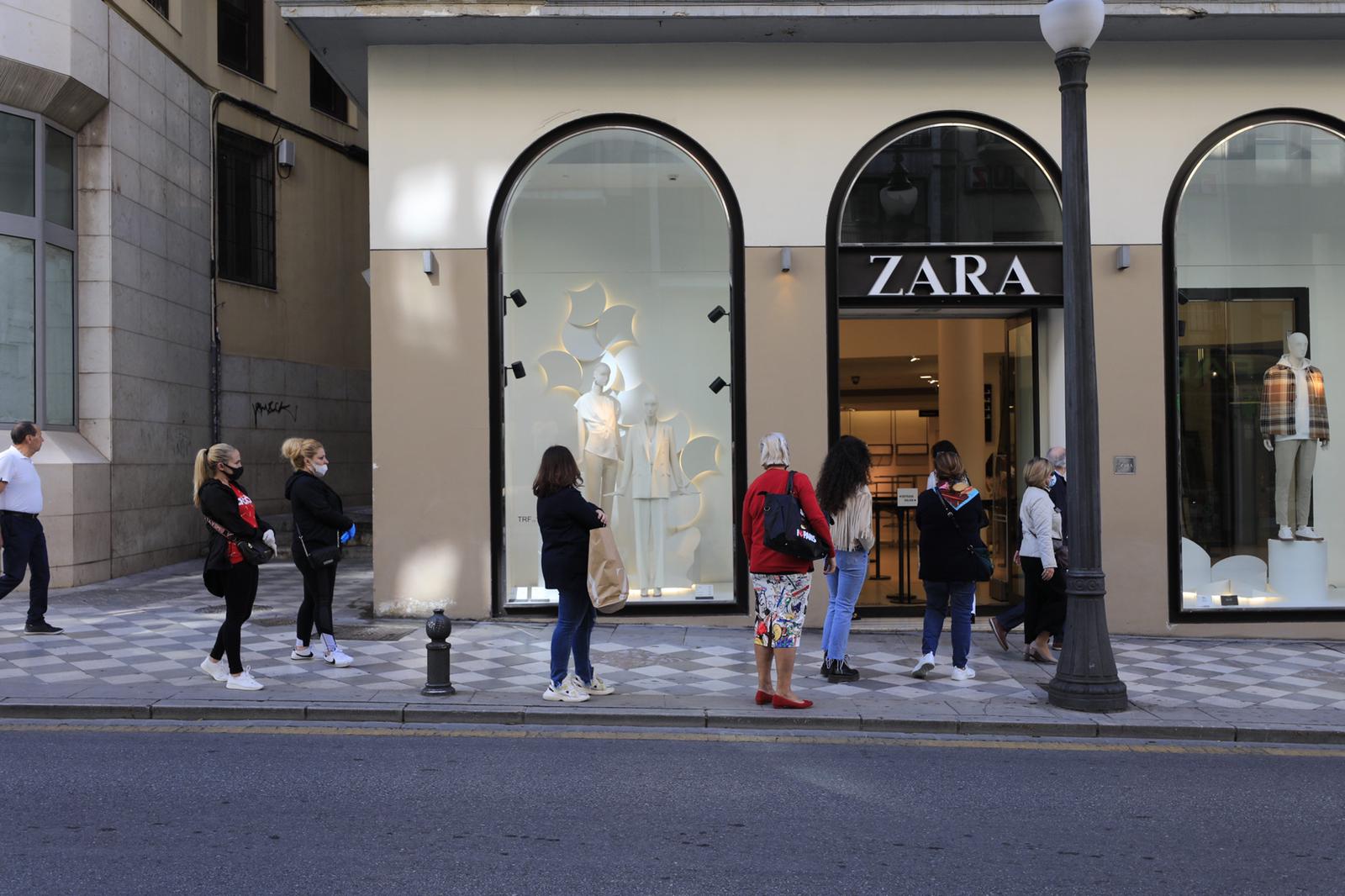 Fotos: Los comercios abren la persiana en Granada