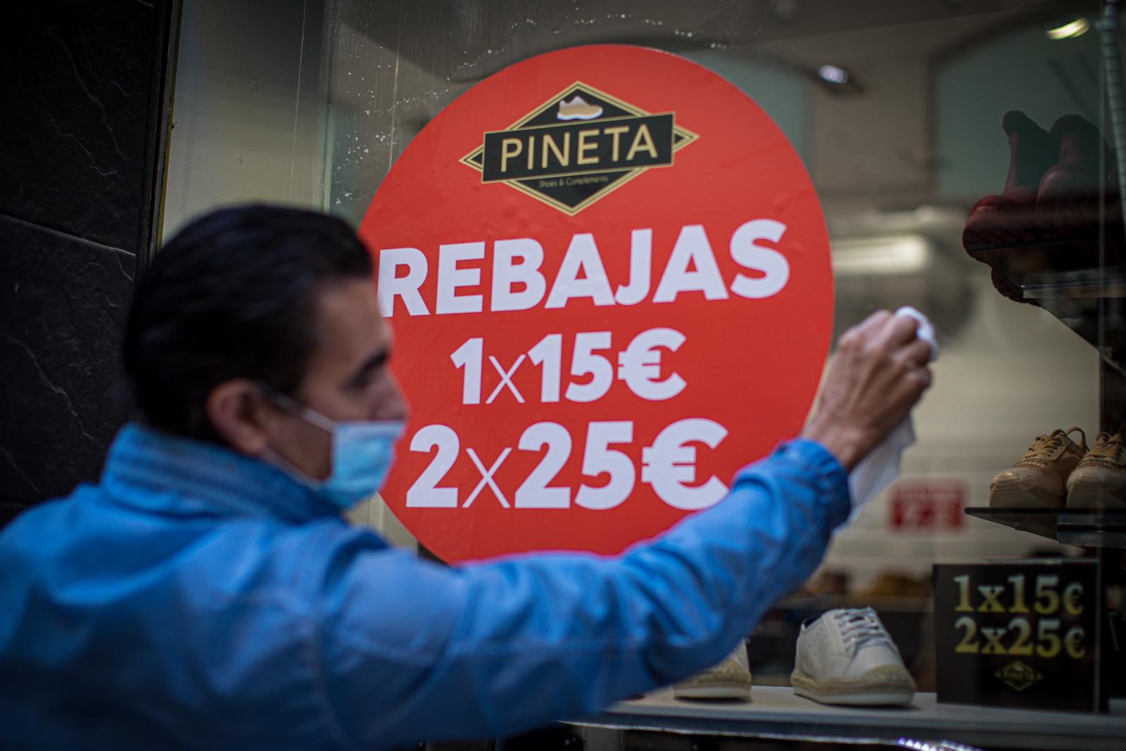 Fotos: Los comercios abren la persiana en Granada