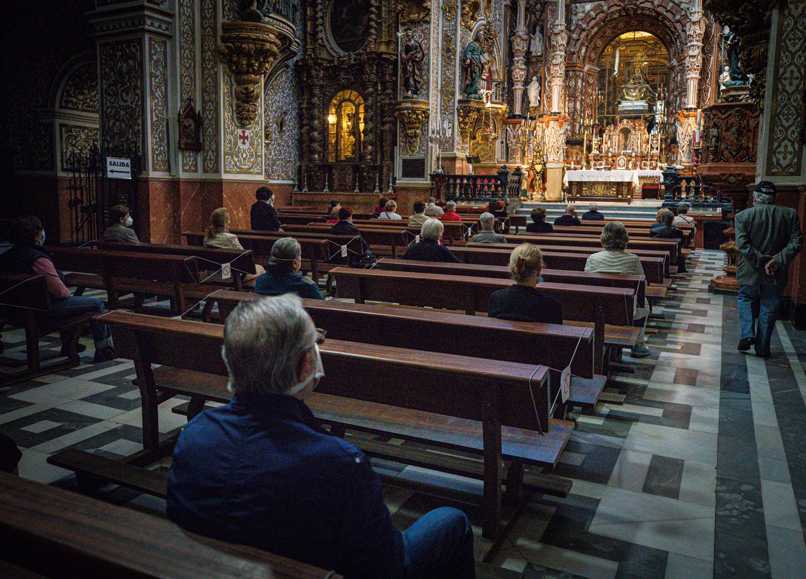 Fotos: Las iglesias de Granada vuelven a recibir a sus fieles