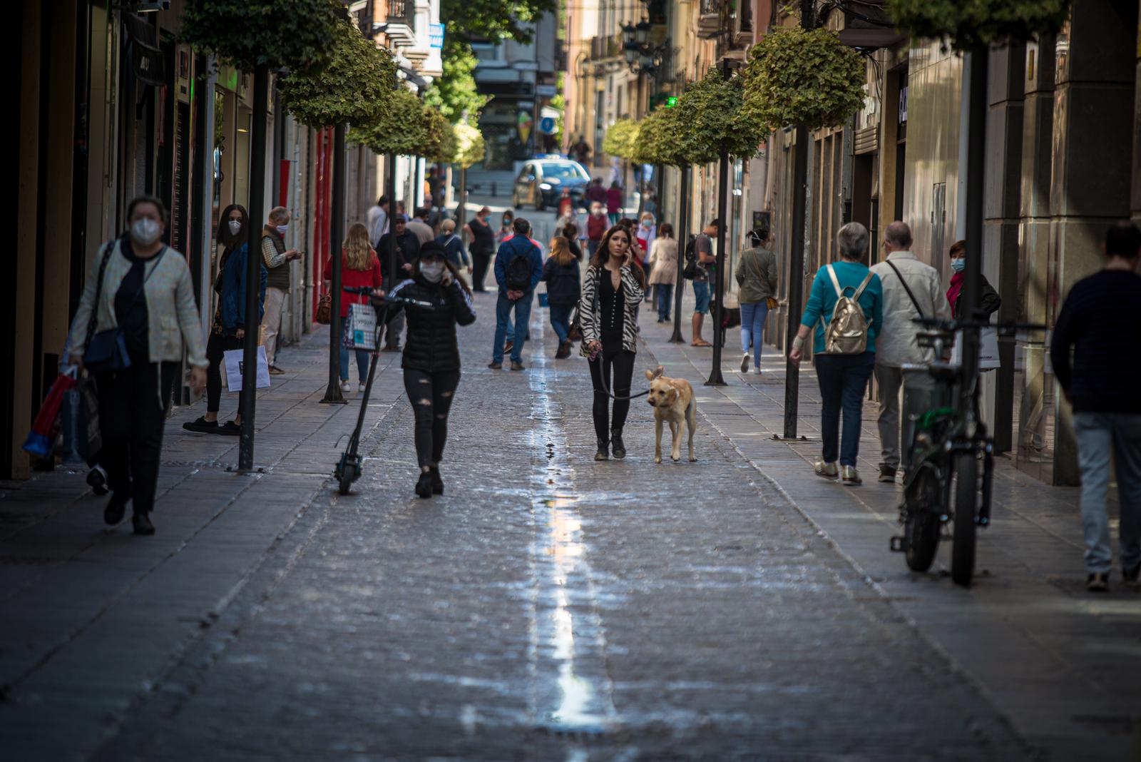 Fotos: Así se vive en Granada el primer día en la Fase 1