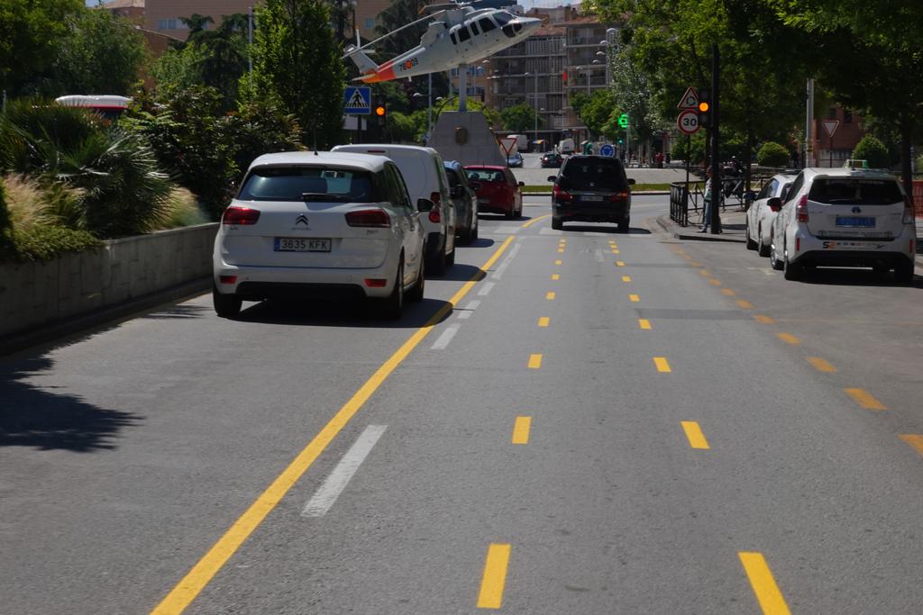 Fotos: Revolución en las calles de Granada: carriles para bicis y calles peatonalizadas