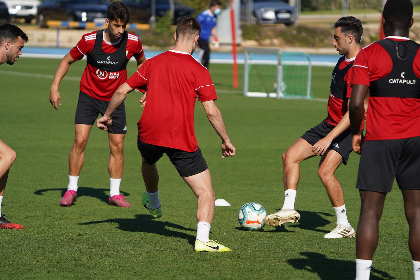 Los rojiblancos se activan en un rondo. 