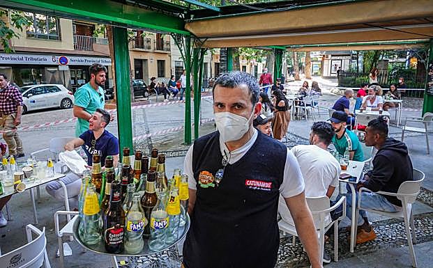 ¿Puedo ir a un bar que está a más de 1 kilómetro de mi casa en la fase uno?