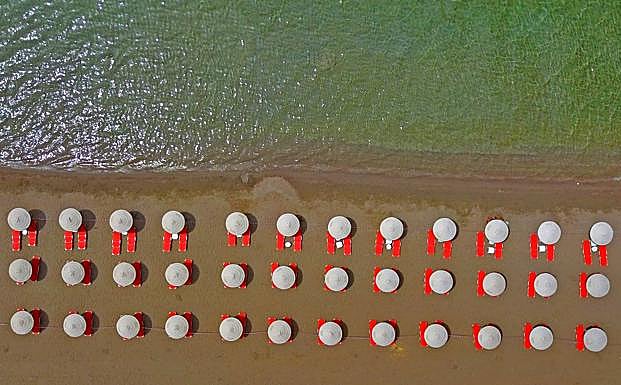 Así ha reabierto Grecia sus playas: ¿cómo es la vuelta a la normalidad?