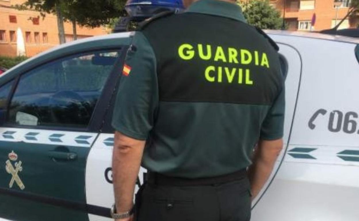 Brutal agresión en Granada | Pegan con barras metálicas al dueño y el empleado de una tienda