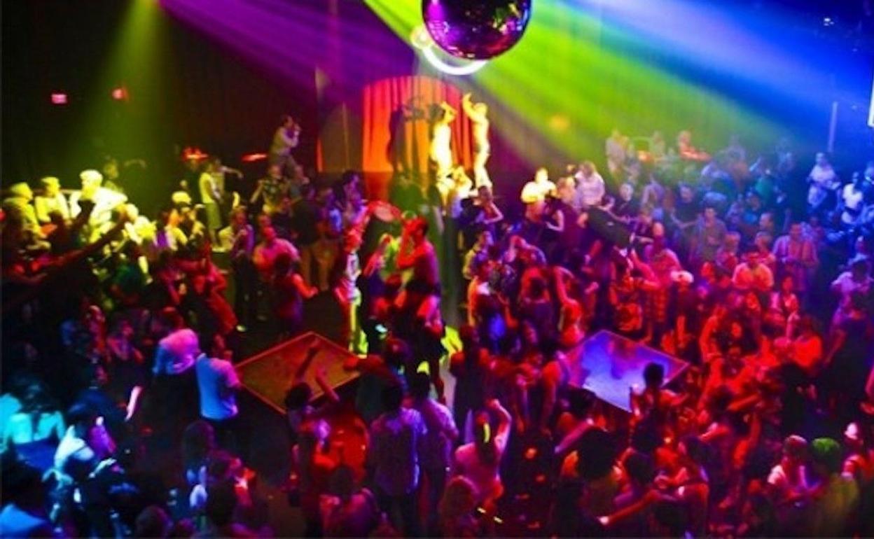 Una discoteca. 