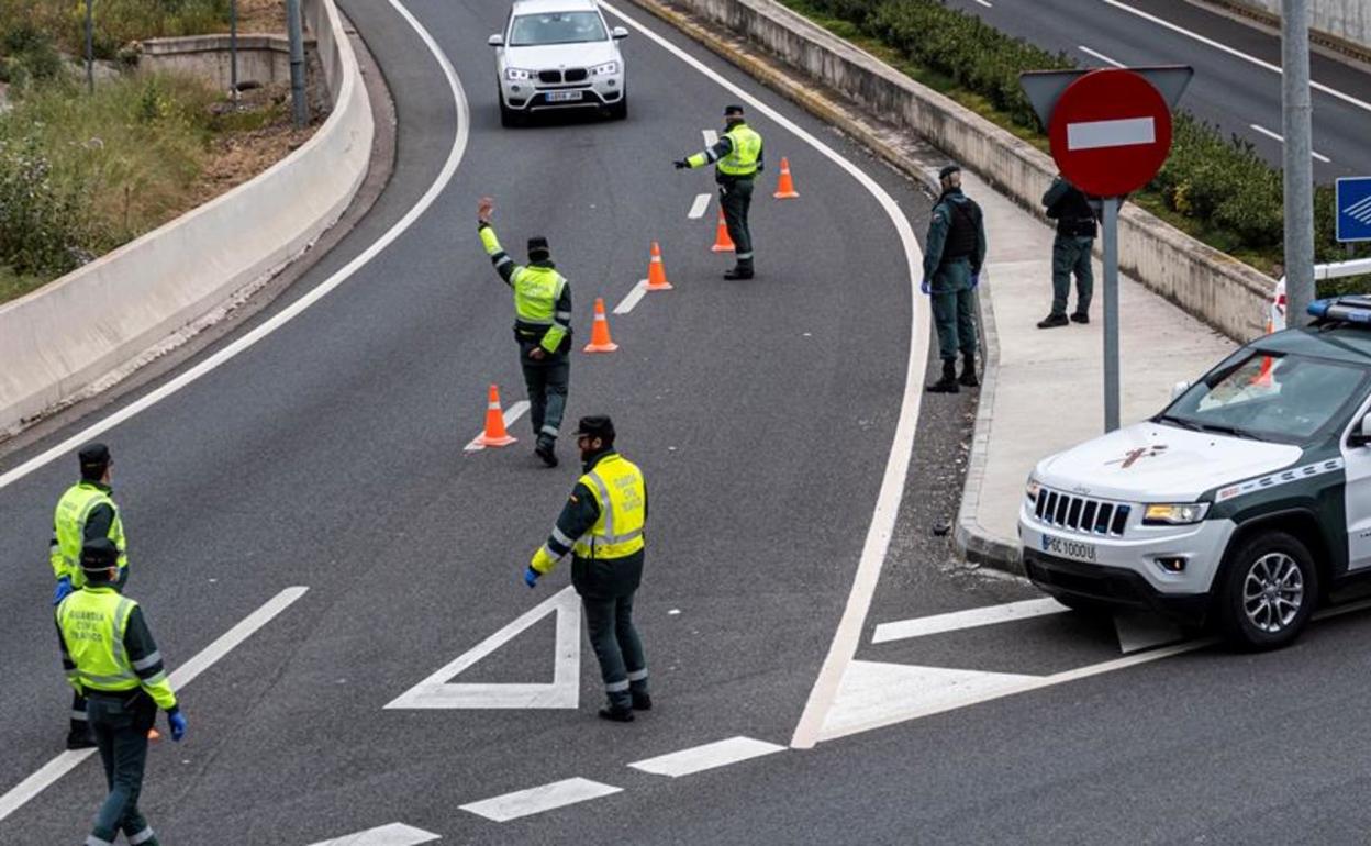Controles de la Guardia Civil durante el estado de alarma. 