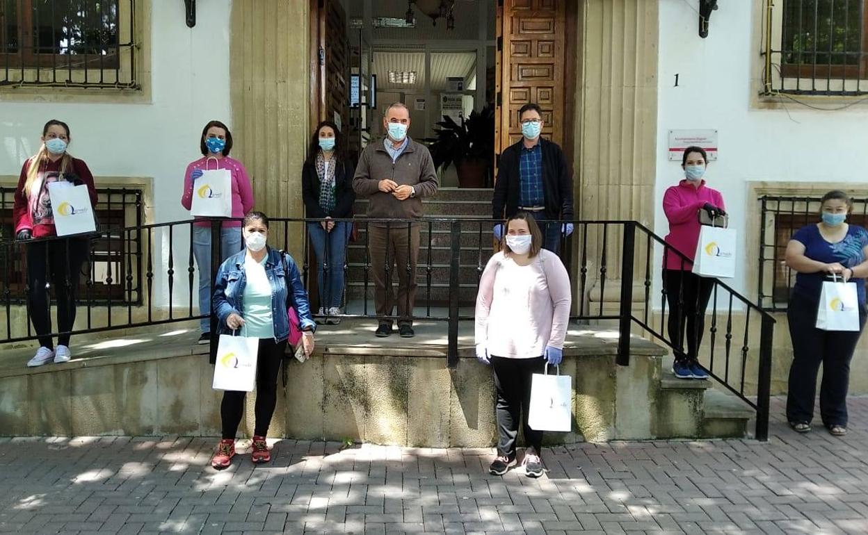 Entrega de los routers de la Diputación Provincial en el Ayuntamiento de Quesada. 
