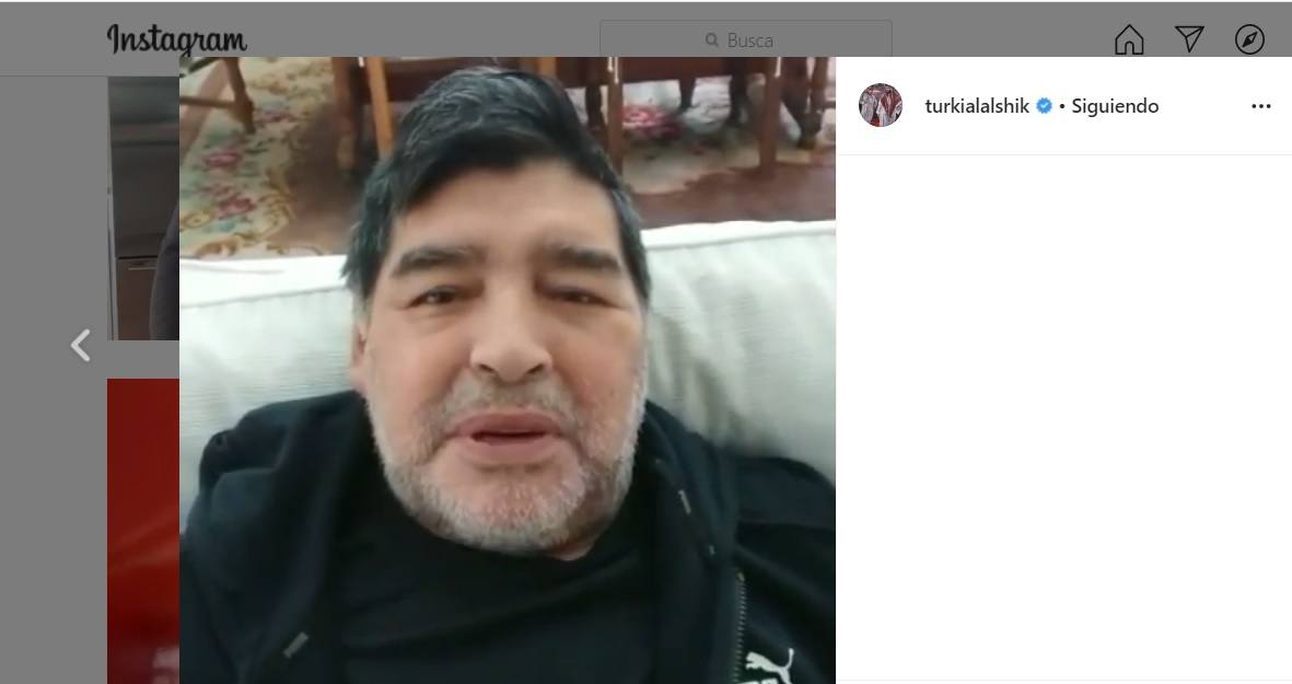 Maradona mandó un saludo para toda Almería, apoyando a Turki Al-Sheikh. 