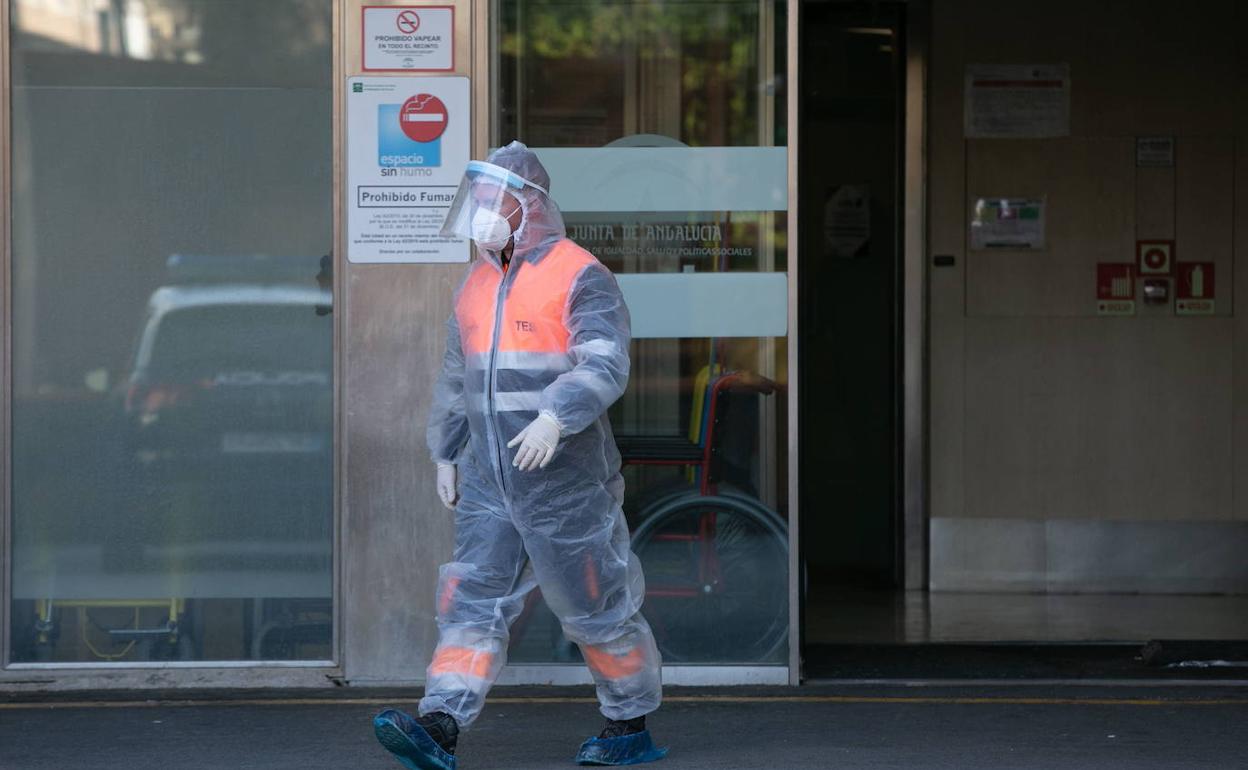 Coronavirus | Los hospitales de Granada tienen ocupadas menos de la mitad de camas de UCI que hace una semana