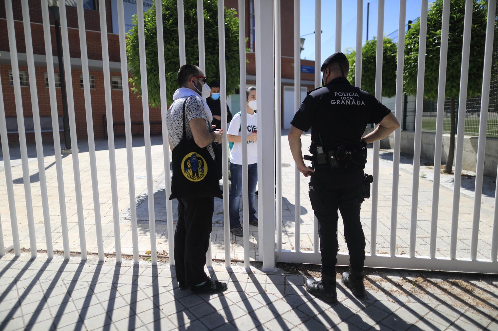 Han dormido en el Paquillo Fernández y tres oenegés se harán cargo de ellos. 