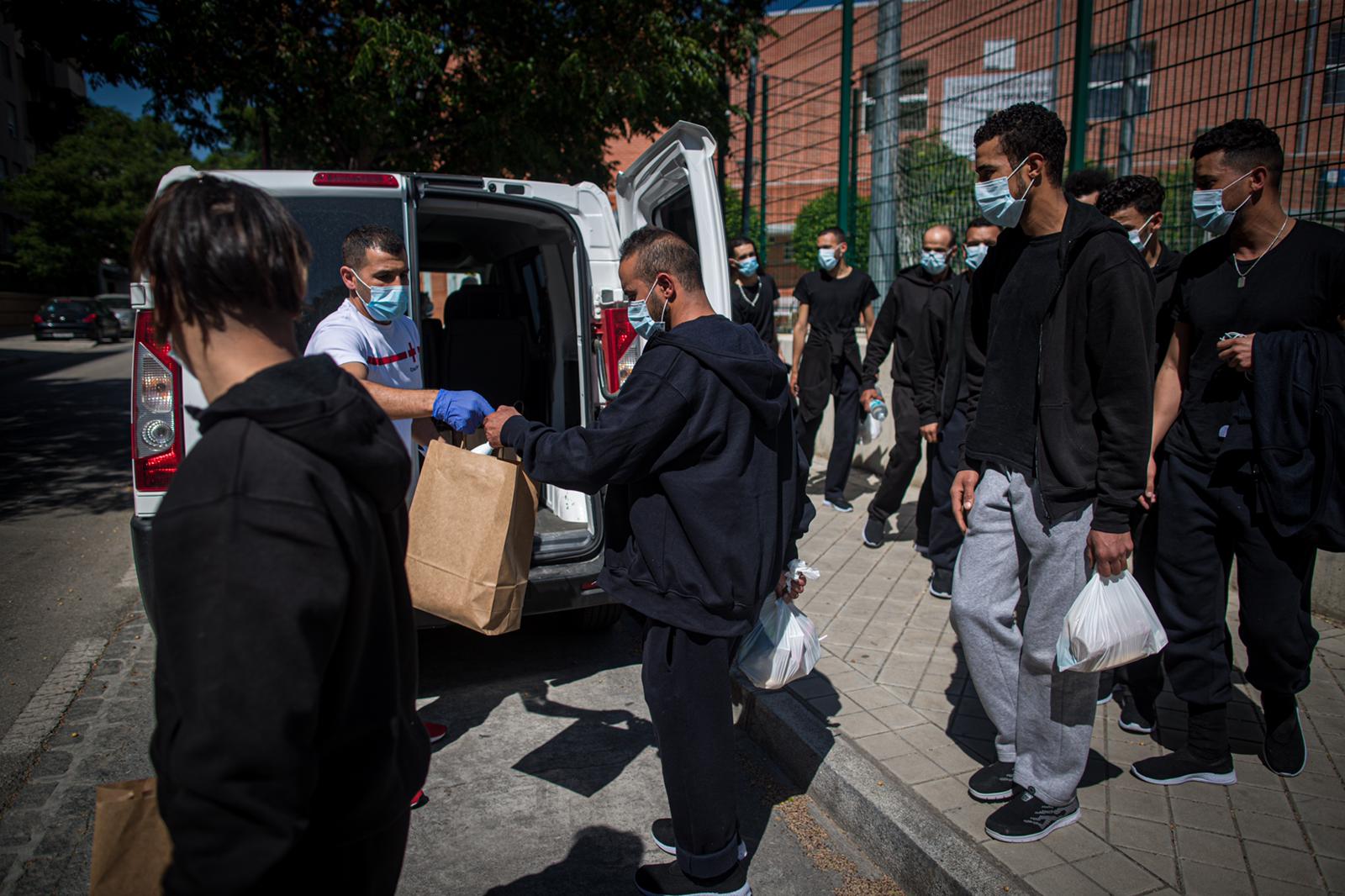 Han dormido en el Paquillo Fernández y tres oenegés se harán cargo de ellos. 