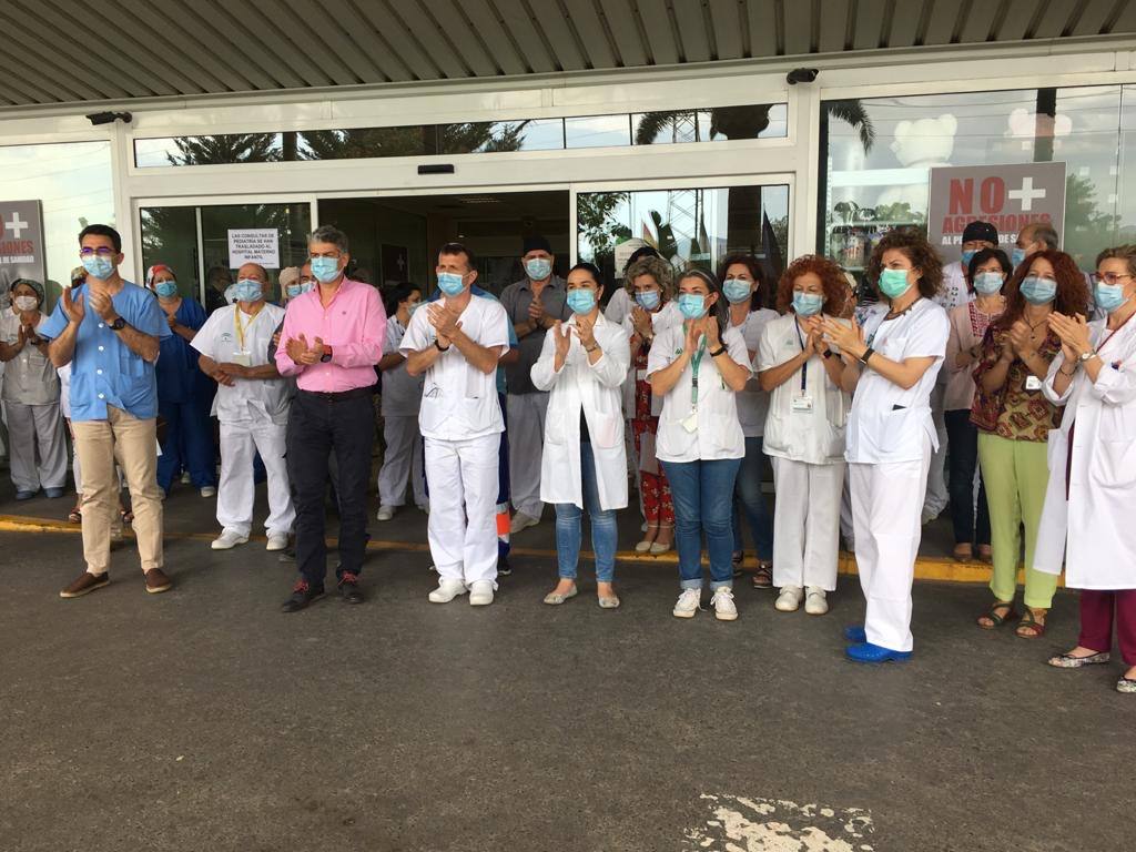 Fotos: Almería rinde homenaje a los fallecidos