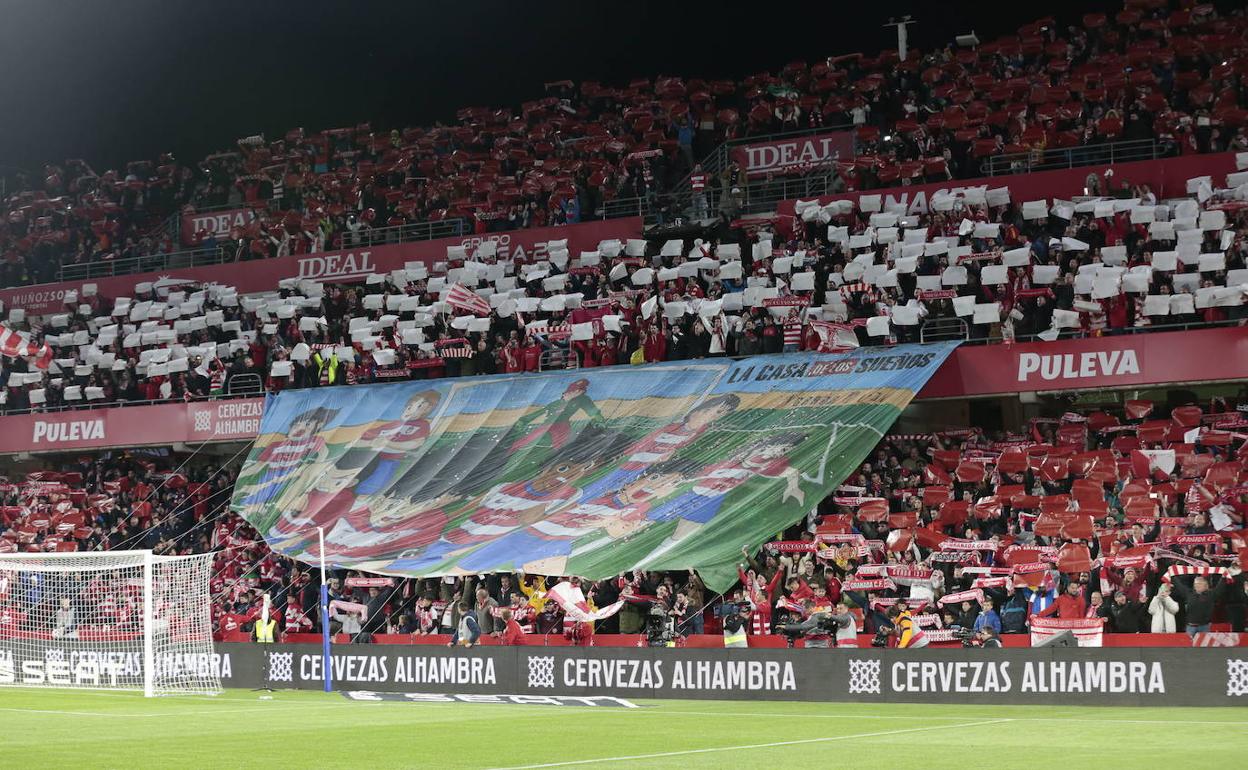 Ambiente en Los Cármenes en la vuelta de la semifinal de la Copa del Rey. 