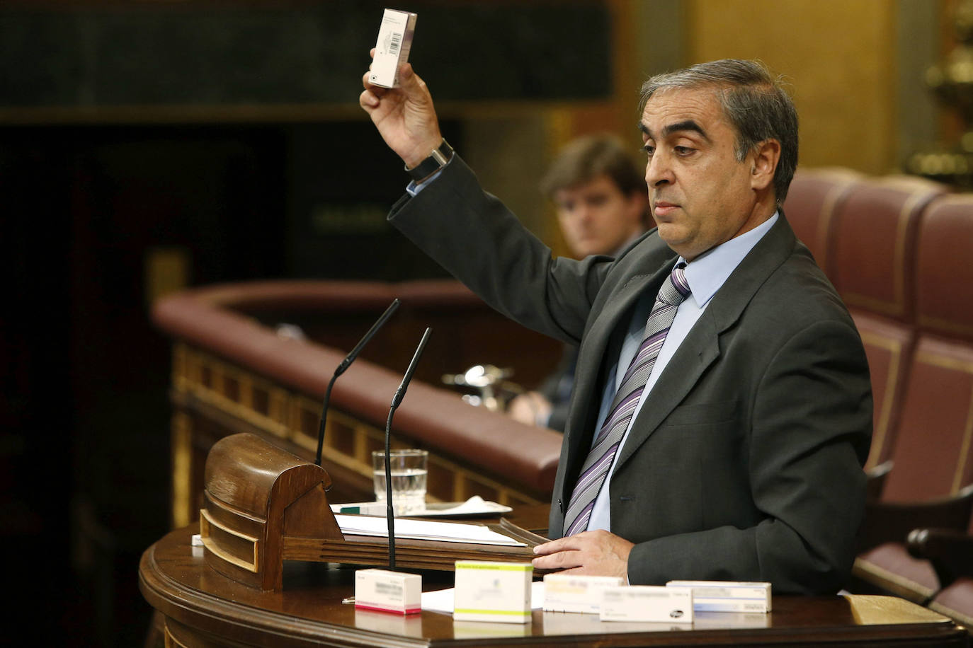 Martínez Olmos fue diputado y senador por Granada.