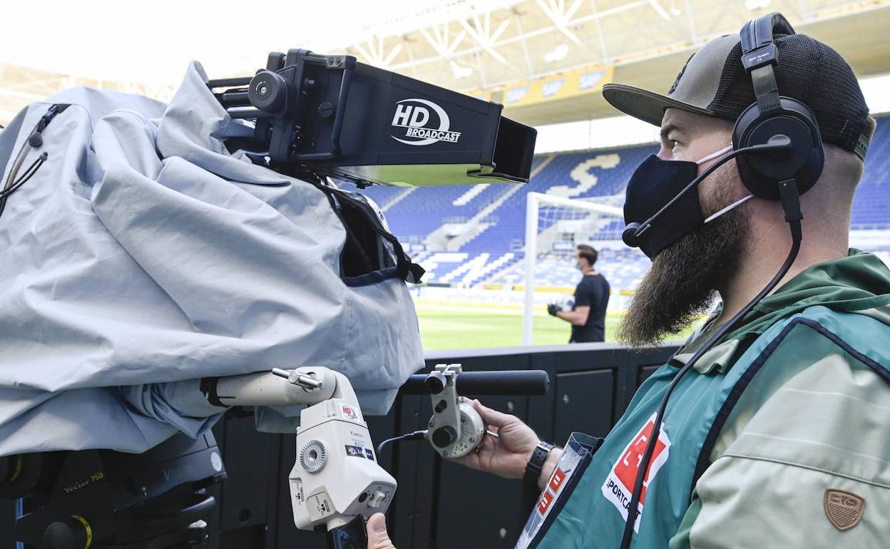 LaLiga ofrecerá los partidos de Primera y Segunda gratis en las residencias de la Tercera Edad