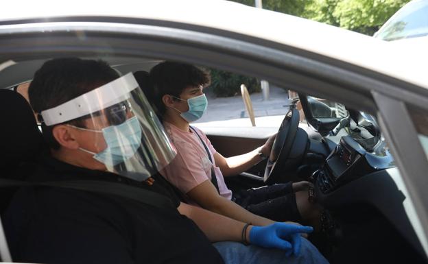 Cómo se tiene que ir en coche en fase 2: ocupantes y mascarillas