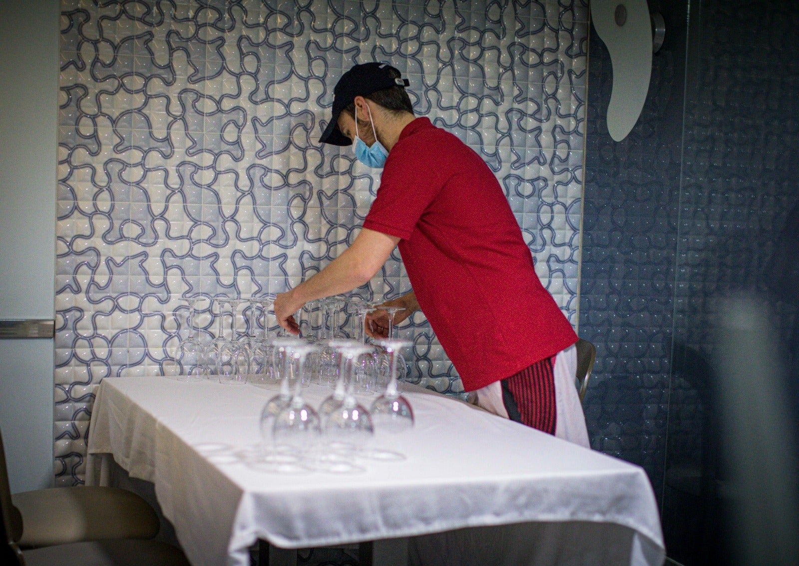 Asistimos a los preparativos de algunos locales horas antes de su puesta en marcha