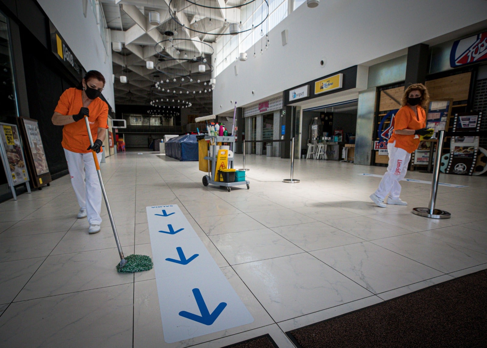 Visitamos los dos grandes centros comerciales horas antes de volver a abrir este lunes