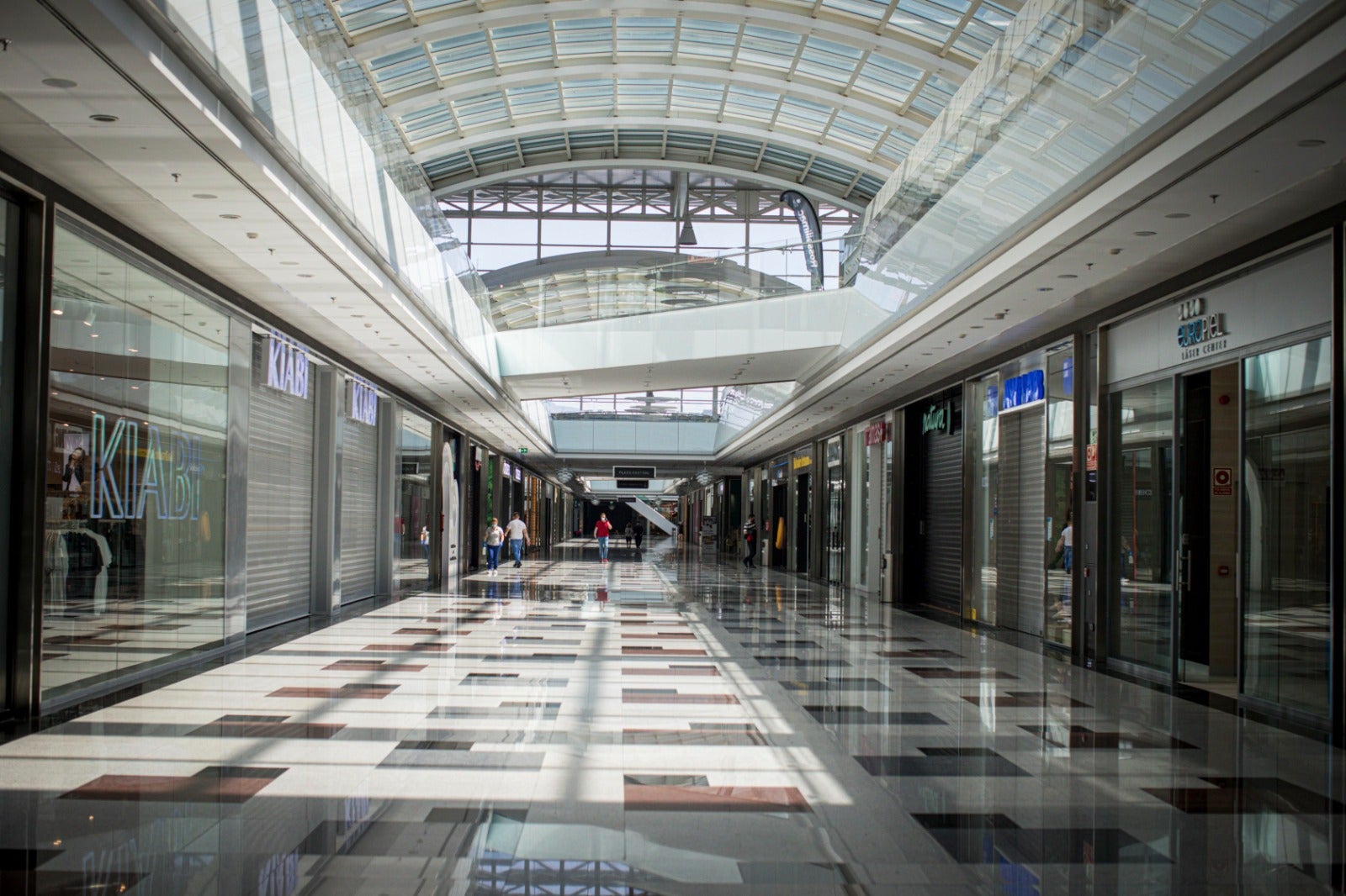 Visitamos los dos grandes centros comerciales horas antes de volver a abrir este lunes