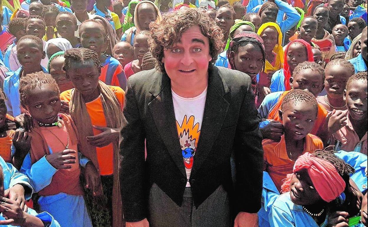 Manuel Fernández Rodríguez en un campo de refugiados etíope. 