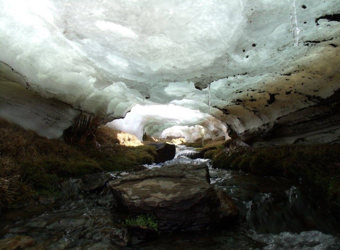 La asociación 'Amigos de Sierra Nevada' ha captado el deshielo del parque natural en los siguientes enclaves: laguna de Aguas Verdes, lagunillos del Púlpito, lagunillos de la Virgen y de la Ermita, Laguna-embalse de las Yeguas y Chorreras Negras