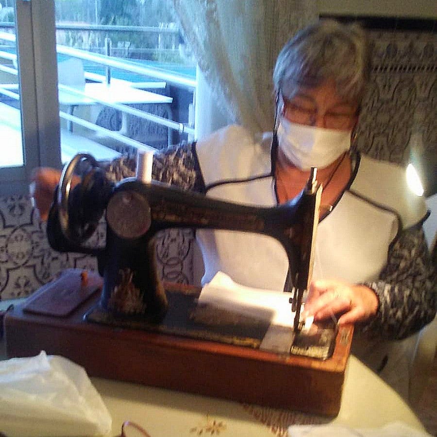 Cientos de mujeres de la provincia han aportado su granito para ayudar en la crisis sanitaria