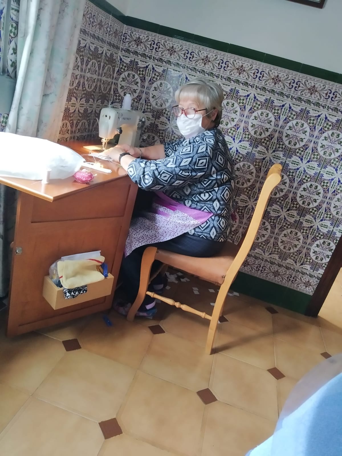 Cientos de mujeres de la provincia han aportado su granito para ayudar en la crisis sanitaria