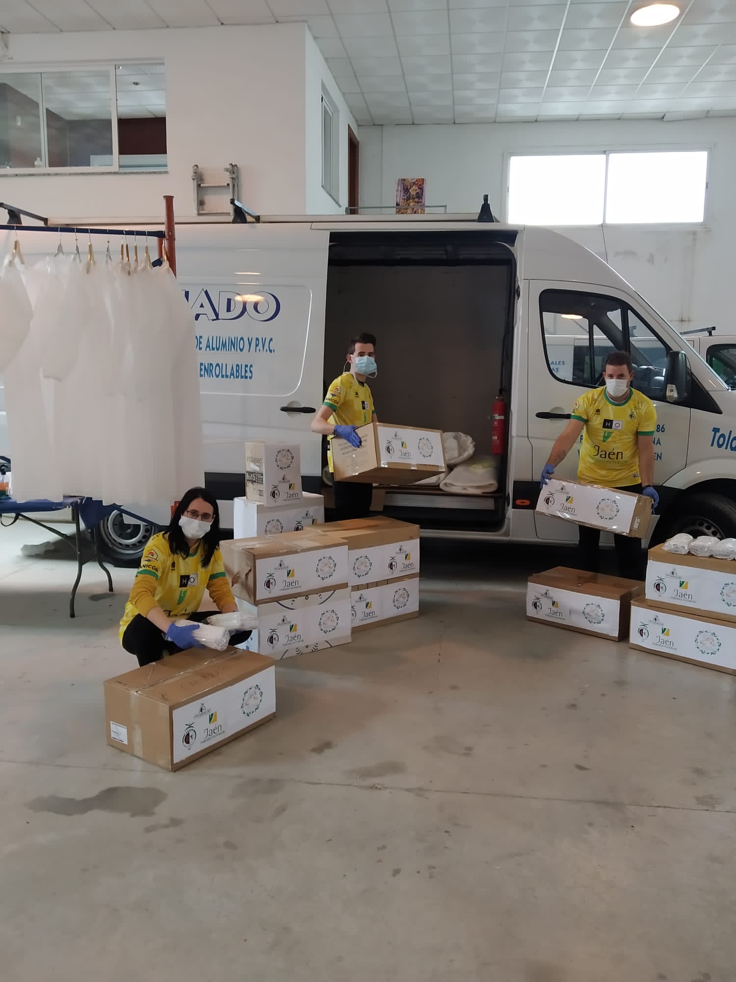 Cientos de mujeres de la provincia han aportado su granito para ayudar en la crisis sanitaria