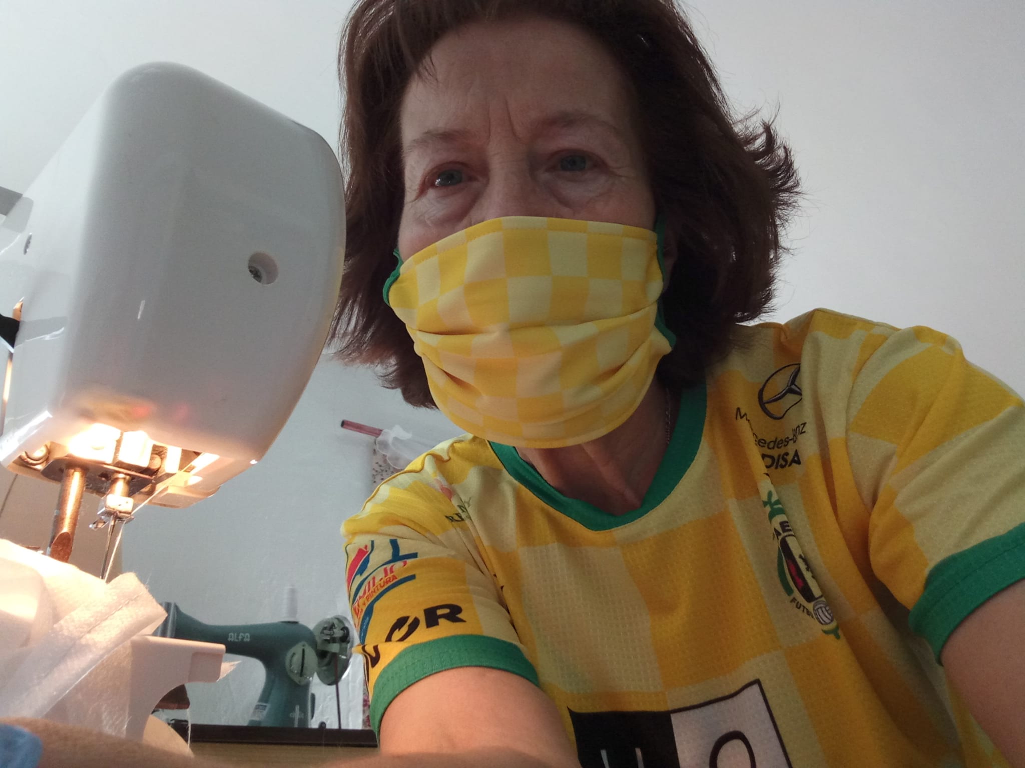 Cientos de mujeres de la provincia han aportado su granito para ayudar en la crisis sanitaria