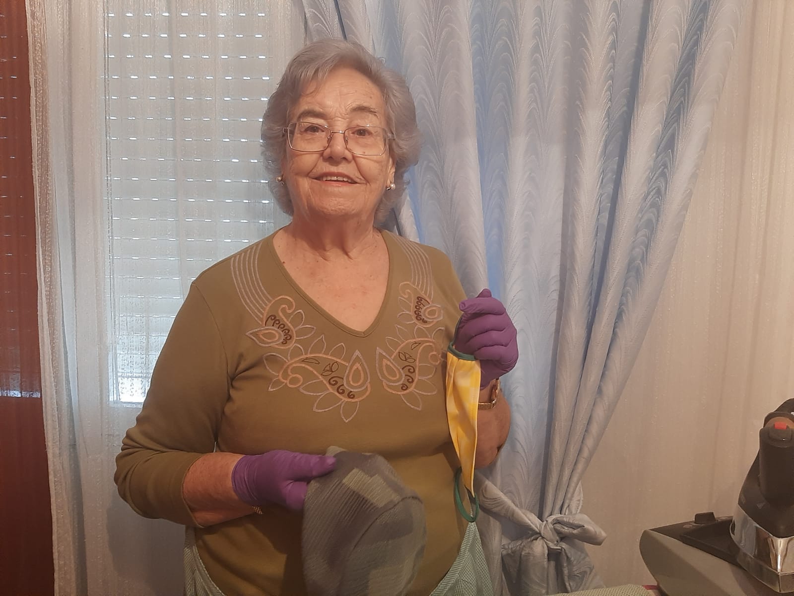 Cientos de mujeres de la provincia han aportado su granito para ayudar en la crisis sanitaria