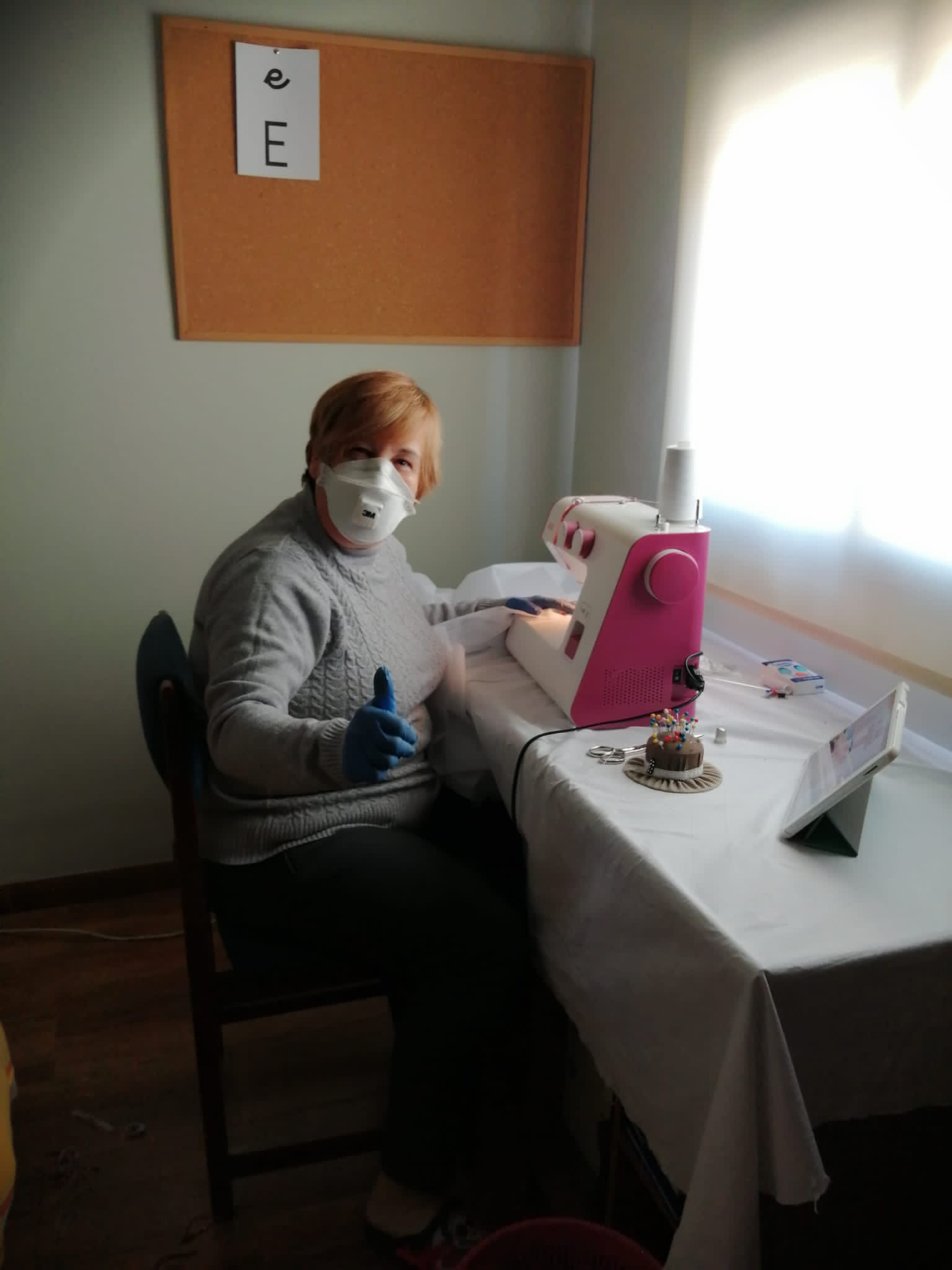 Cientos de mujeres de la provincia han aportado su granito para ayudar en la crisis sanitaria