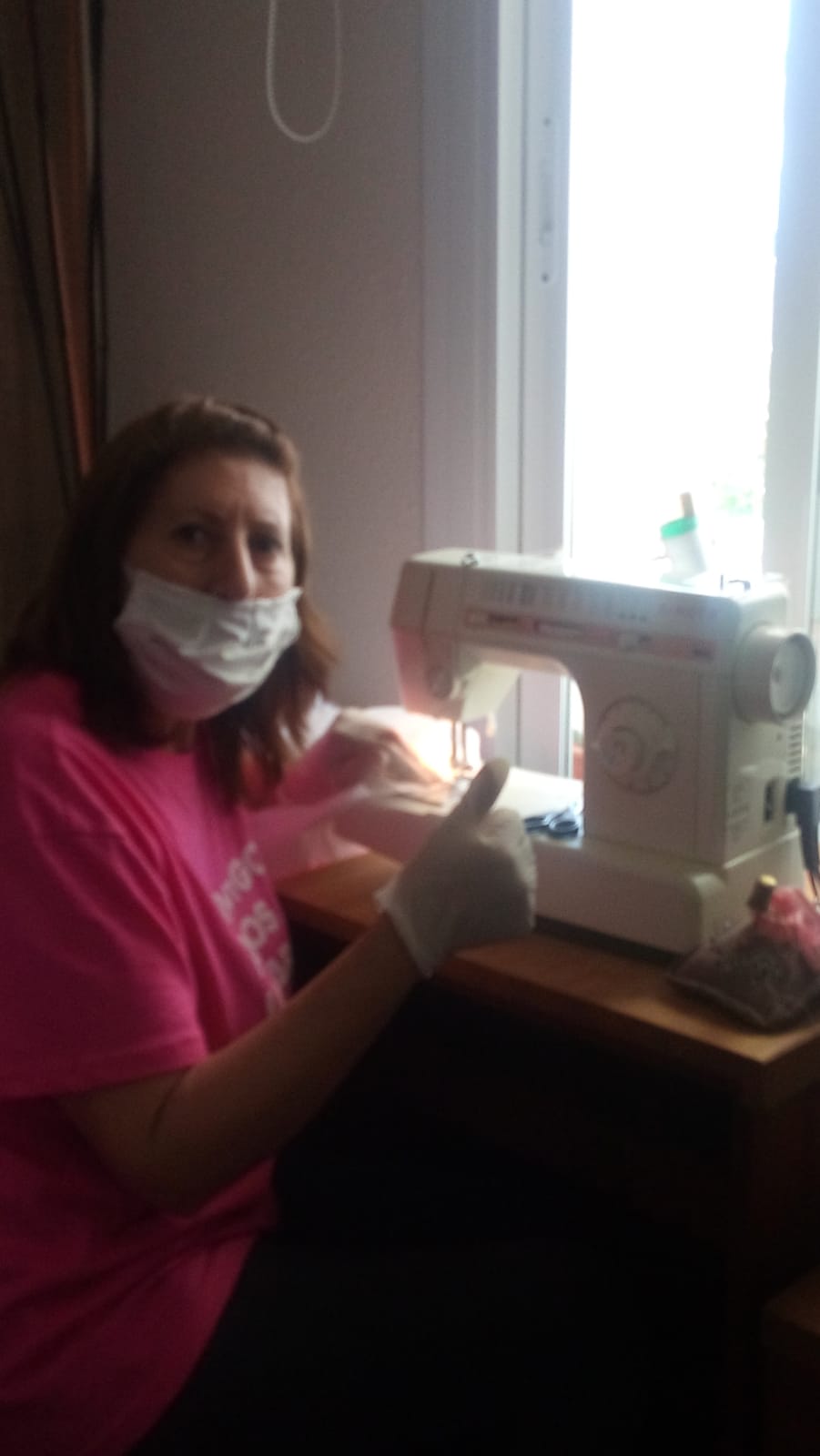 Cientos de mujeres de la provincia han aportado su granito para ayudar en la crisis sanitaria
