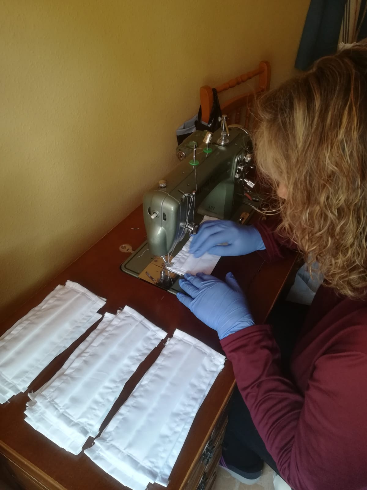 Cientos de mujeres de la provincia han aportado su granito para ayudar en la crisis sanitaria