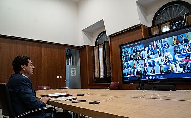 Moreno en la duodécima viodeconferencia entre los presidentes autonómicos y el jefe del Ejecutivo central. 