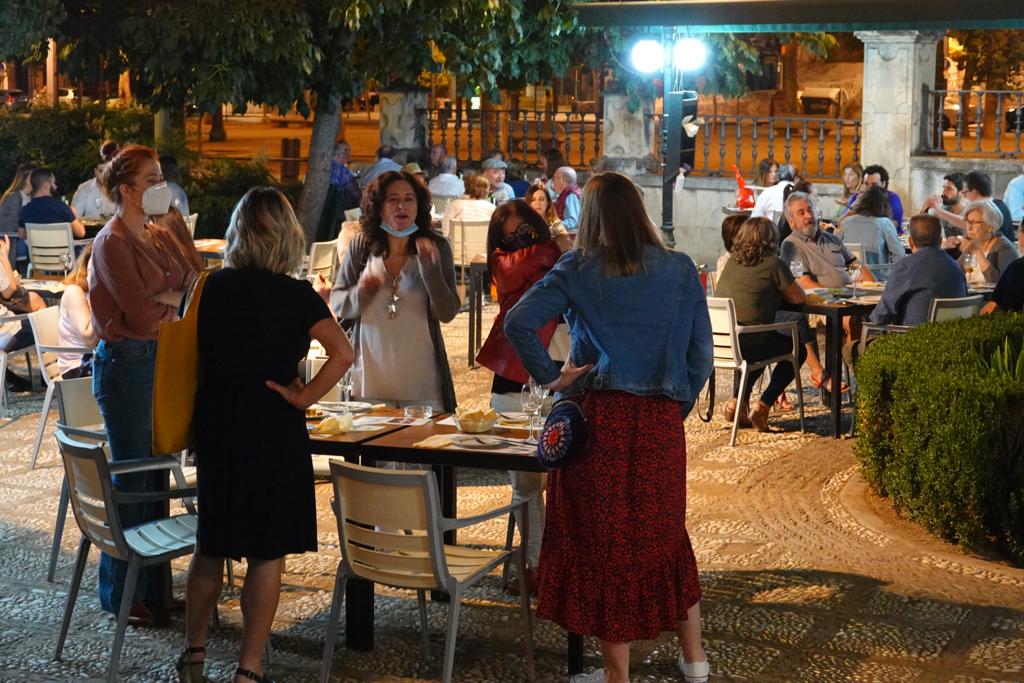 Los bares de la ciudad, repletos de clientes en sus terrazas